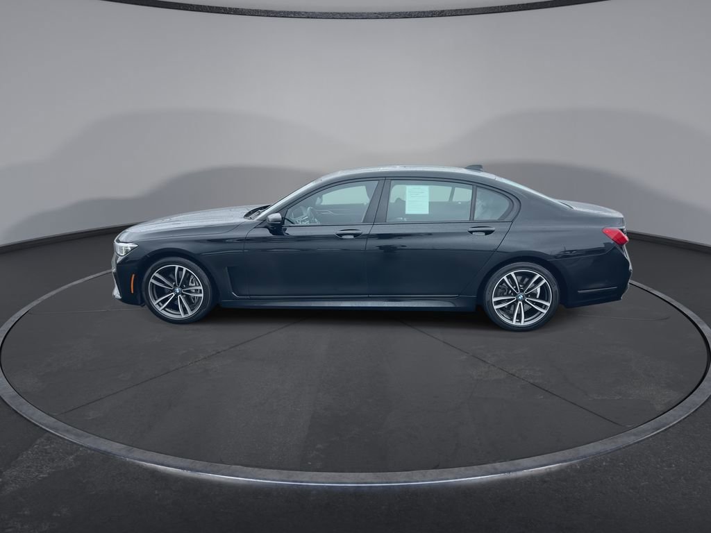 Used 2022 BMW 740i xDrive w/ M Sport Package AWD/4WD image 5