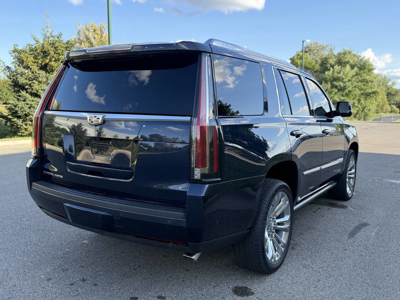 Used 2018 Cadillac Escalade Premium Luxury w/ LPO, Radiant Package image 5