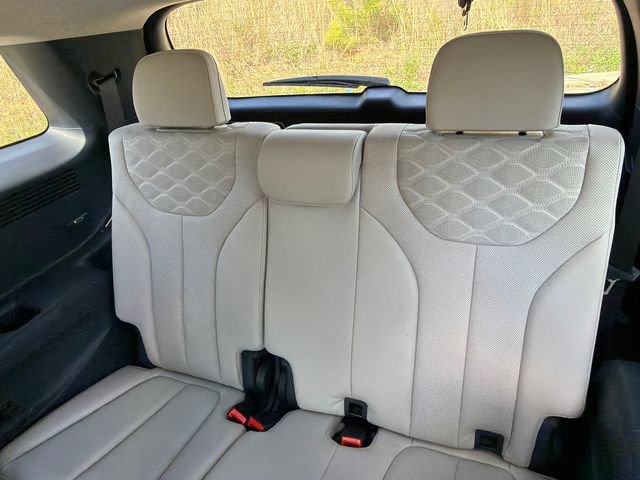 Used 2022 Hyundai Palisade Limited w/ Winter Package image 21