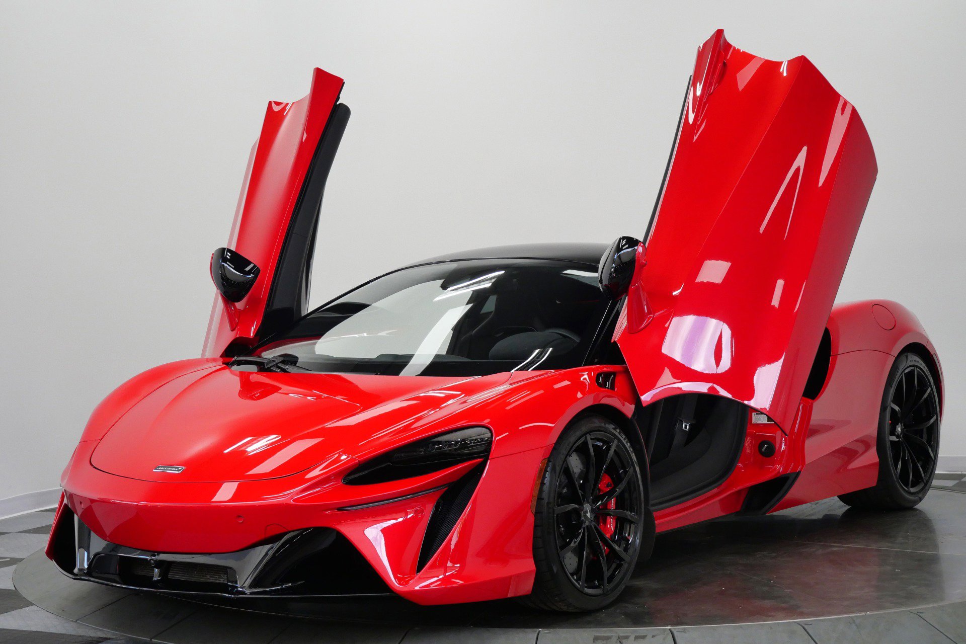 Used 2024 McLaren Artura image 5