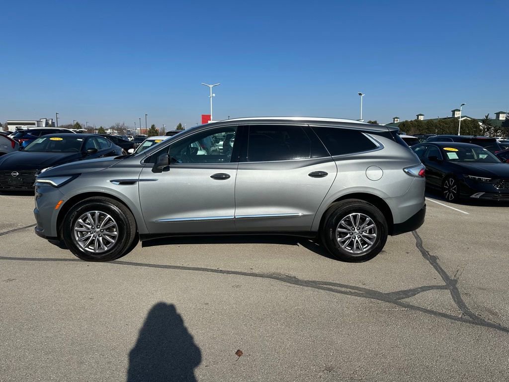 Used 2024 Buick Enclave Premium image 4