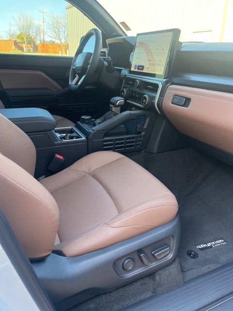 Used 2025 Toyota 4Runner Limited image 12