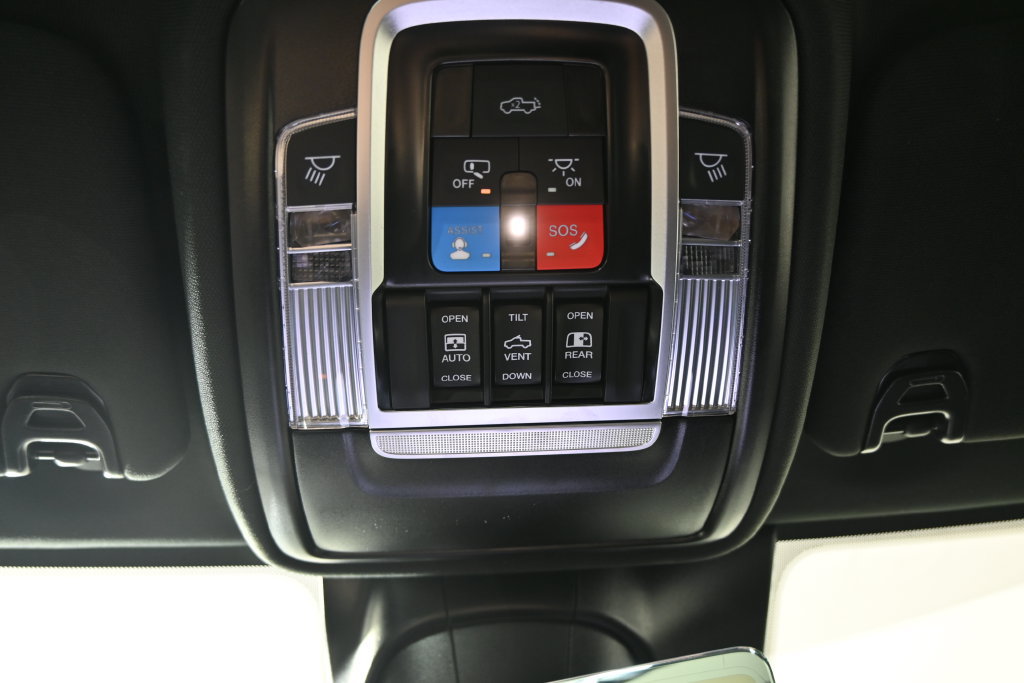 Used 2025 RAM 3500 Limited AWD/4WD image 35