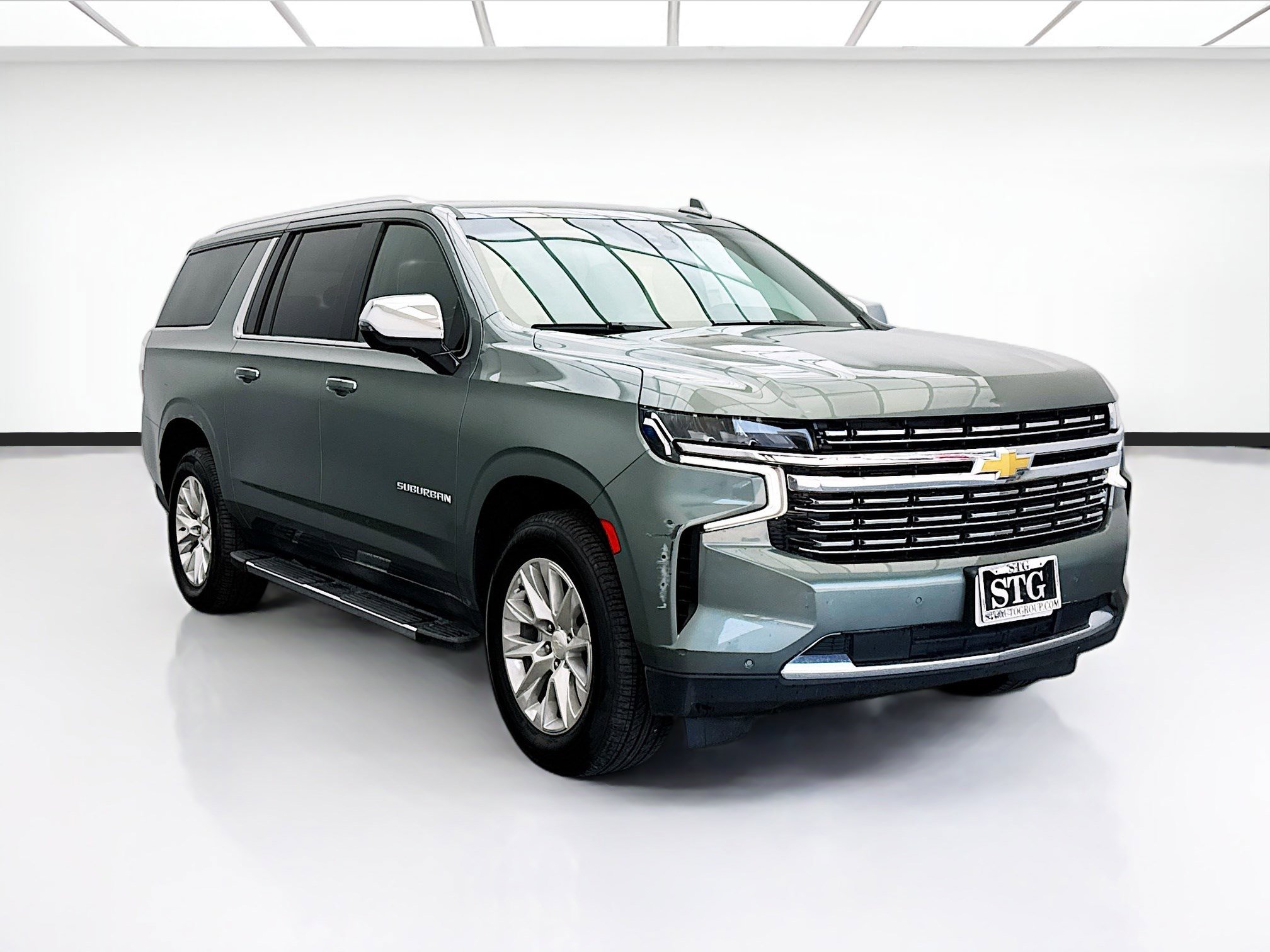 Used 2023 Chevrolet Suburban Premier RWD image 3