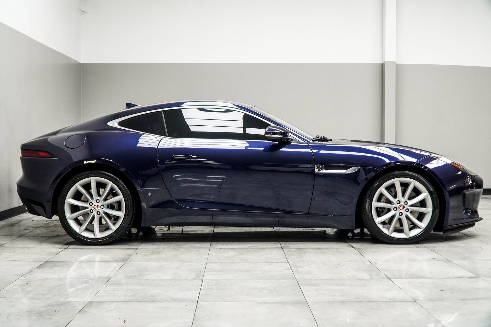 Used 2018 Jaguar F-TYPE Coupe image 6