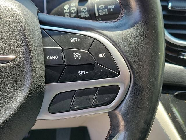 Used 2018 Chrysler Pacifica Touring-L Plus FWD image 11
