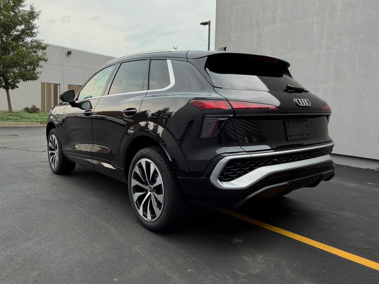 New 2026 Audi Q3 quattro 2.0T AWD/4WD image 3