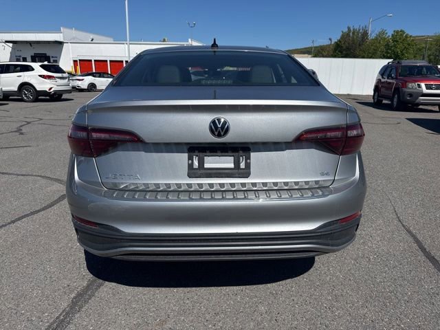 Used 2024 Volkswagen Jetta SE w/ Panoramic Sunroof Package FWD image 6