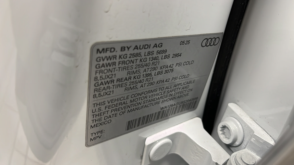 Used 2025 Audi SQ5 Premium Plus AWD/4WD image 36