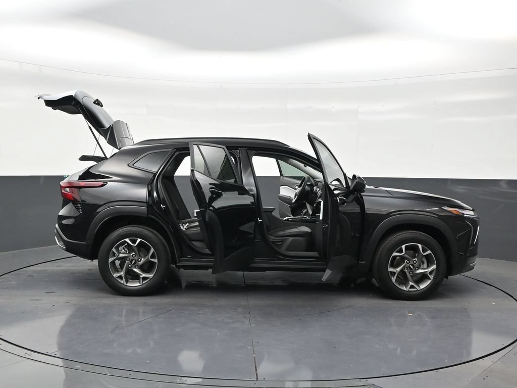 Used 2025 Chevrolet Trax LT w/ Driver Confidence Package FWD image 29