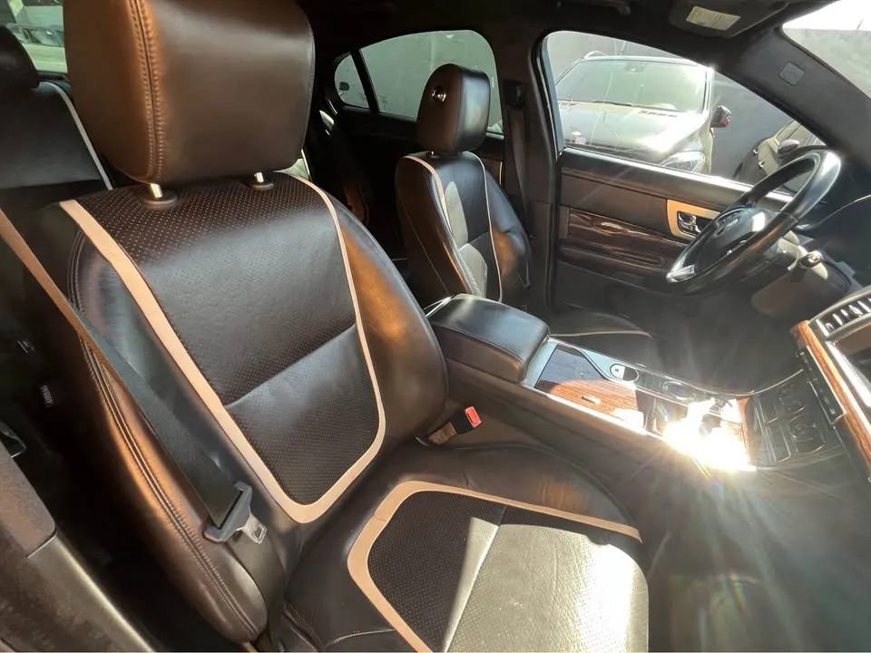 Used 2015 Jaguar XF Portfolio image 11