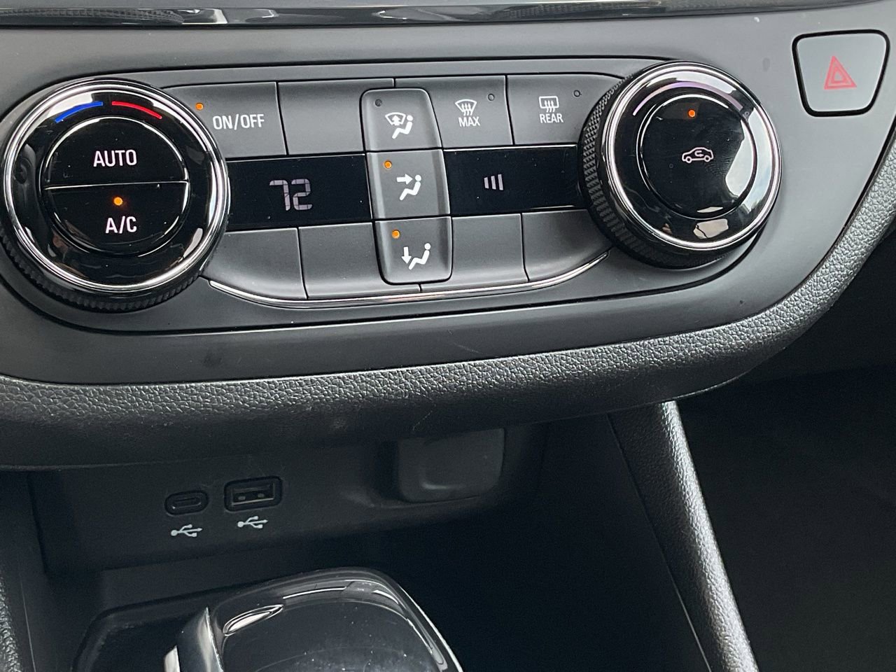 Used 2025 Buick Envista Preferred FWD image 32