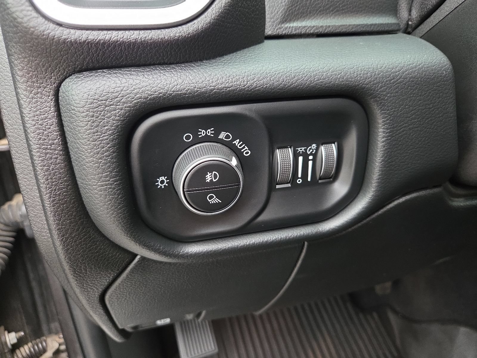 Used 2020 RAM 2500 Big Horn w/ Level 2 Equipment Group AWD/4WD image 11