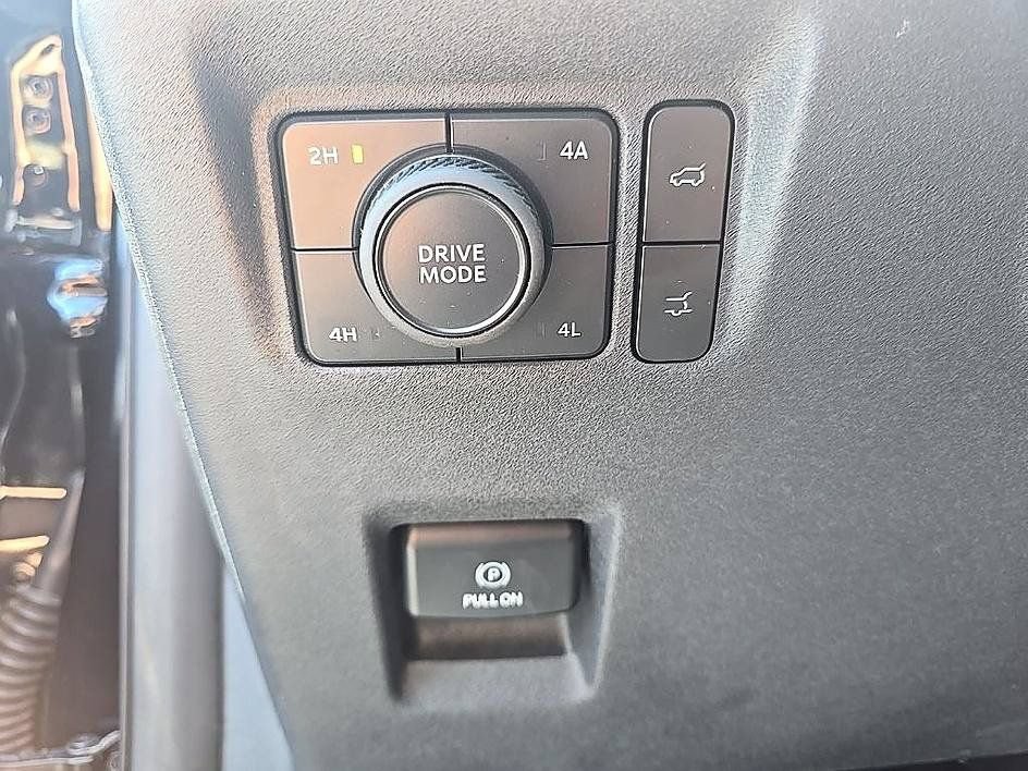 Used 2025 Ford Expedition Active AWD/4WD image 16