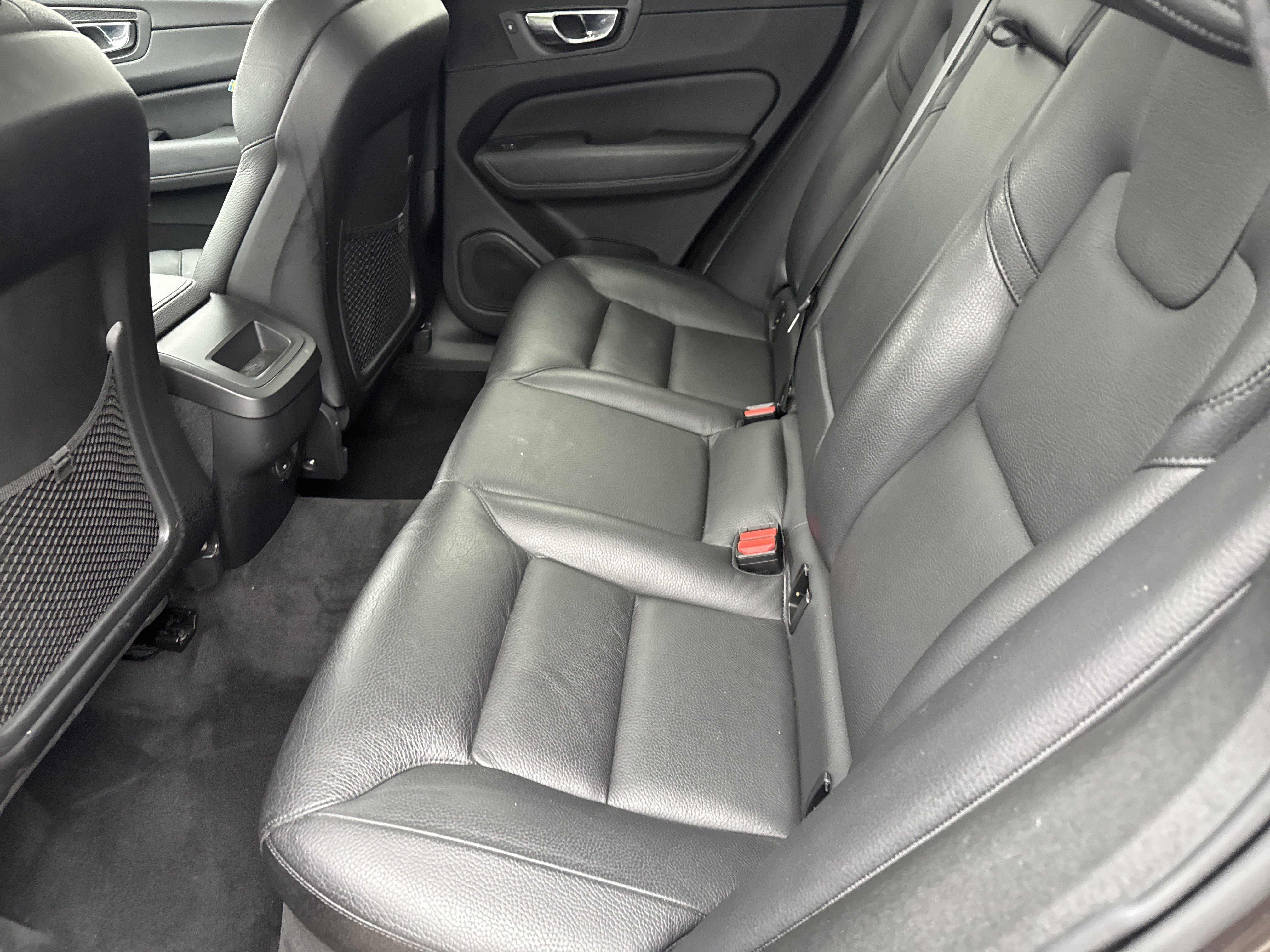 Used 2022 Volvo XC60 B5 Momentum w/ Climate Package image 6