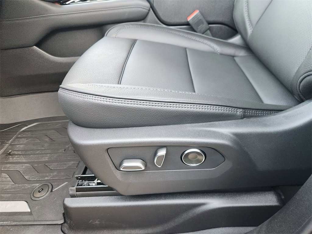 New 2026 GMC Yukon Denali w/ Sun & Power Step Package image 16