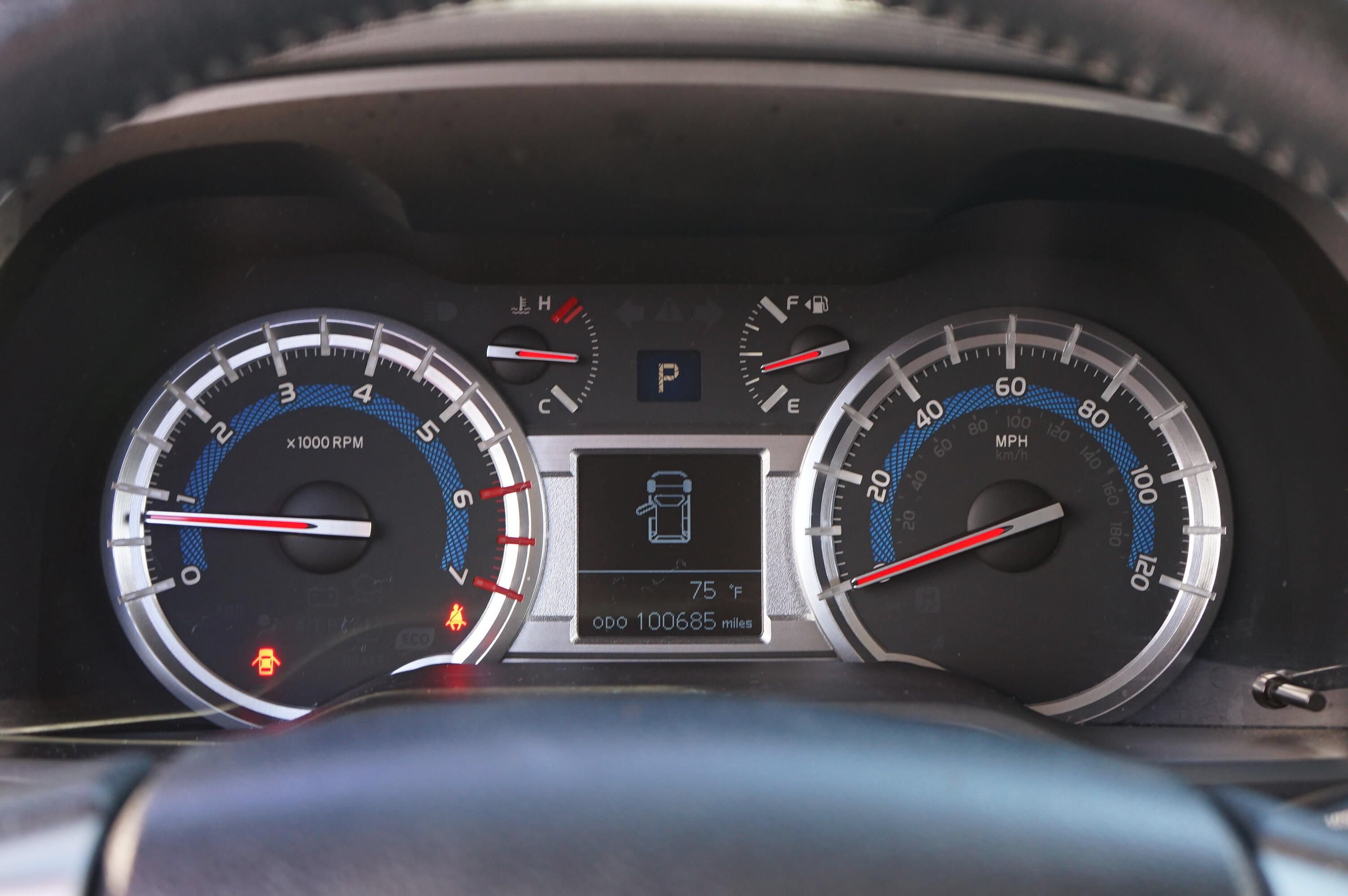 Used 2018 Toyota 4Runner SR5 AWD/4WD image 17