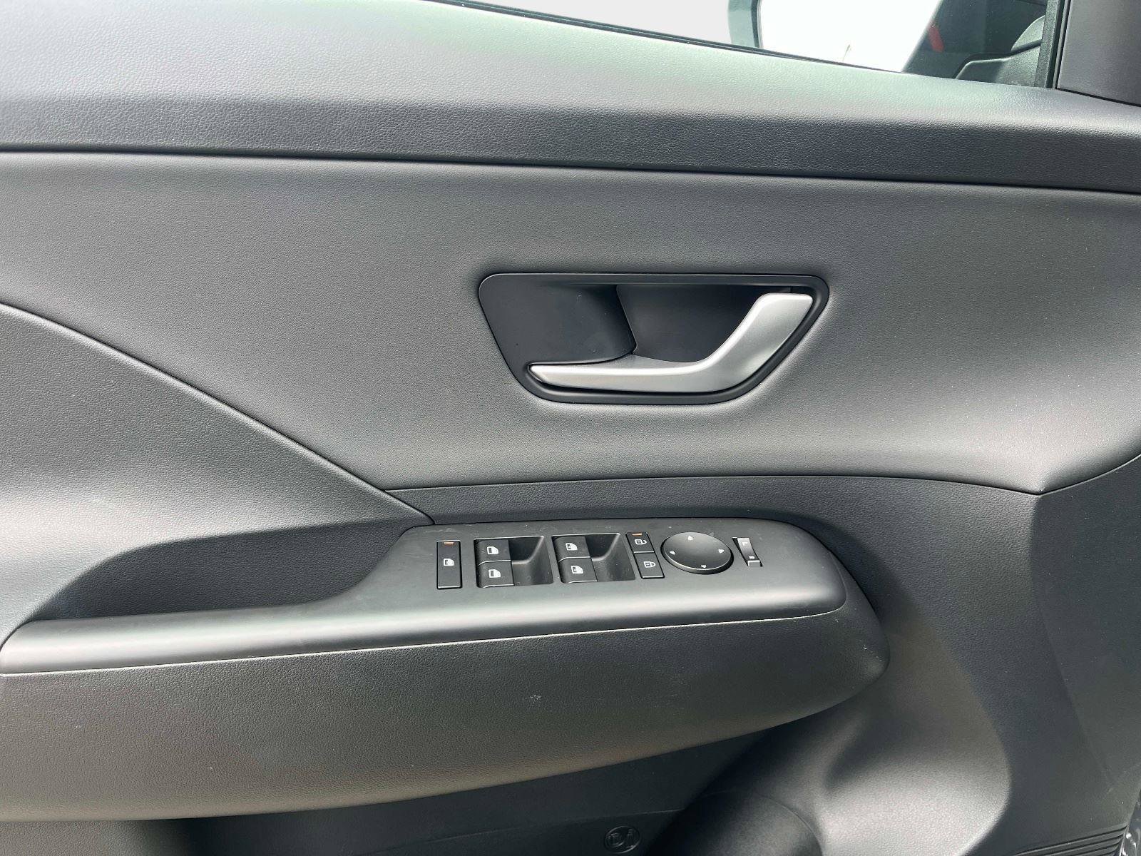 Used 2026 Hyundai Kona SEL Premium image 19