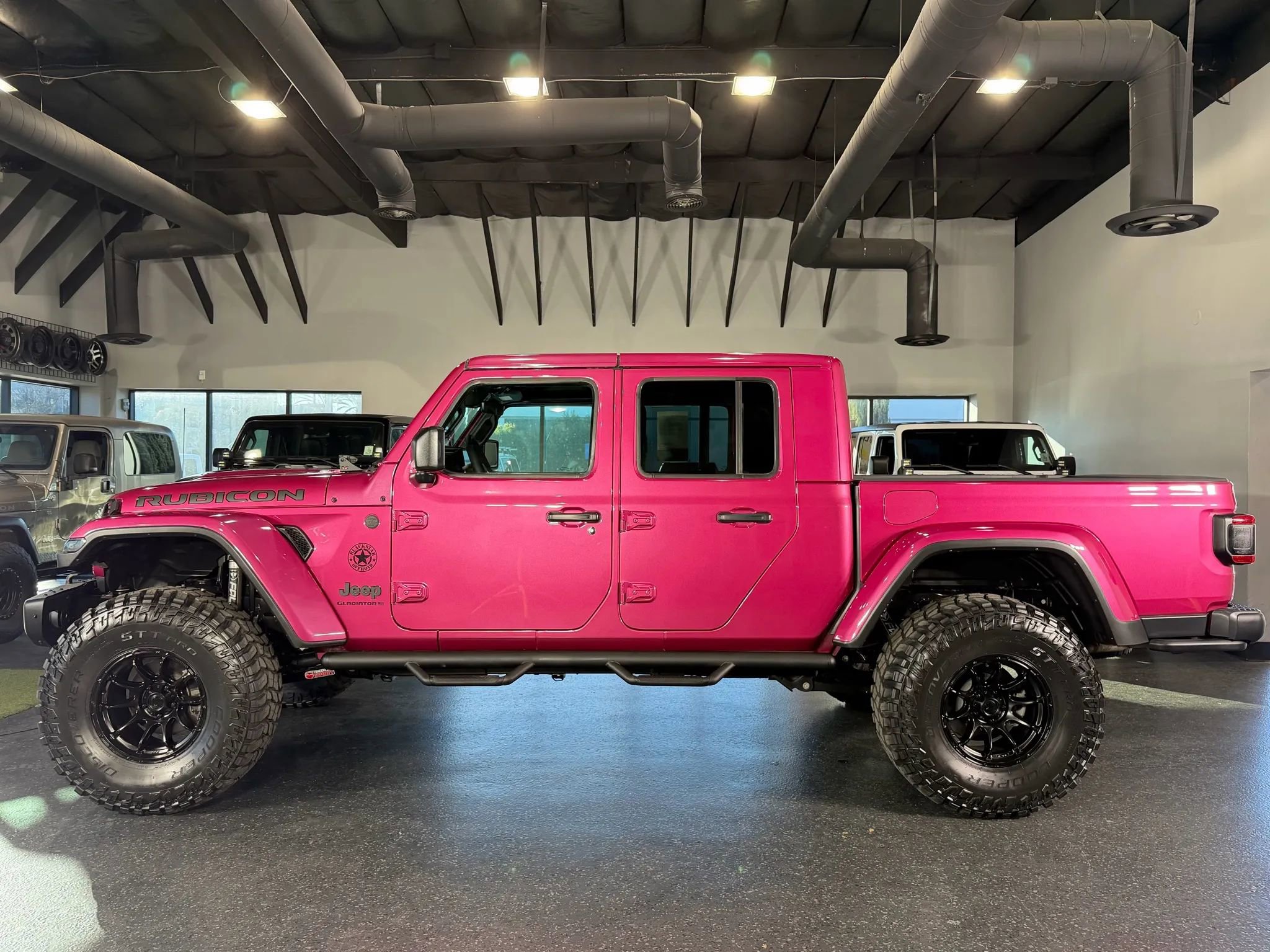 Used 2024 Jeep Gladiator Rubicon AWD/4WD image 7