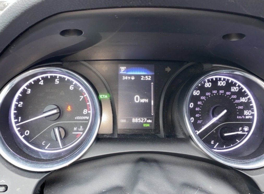 Used 2019 Toyota Camry SE w/ Convenience Package image 2