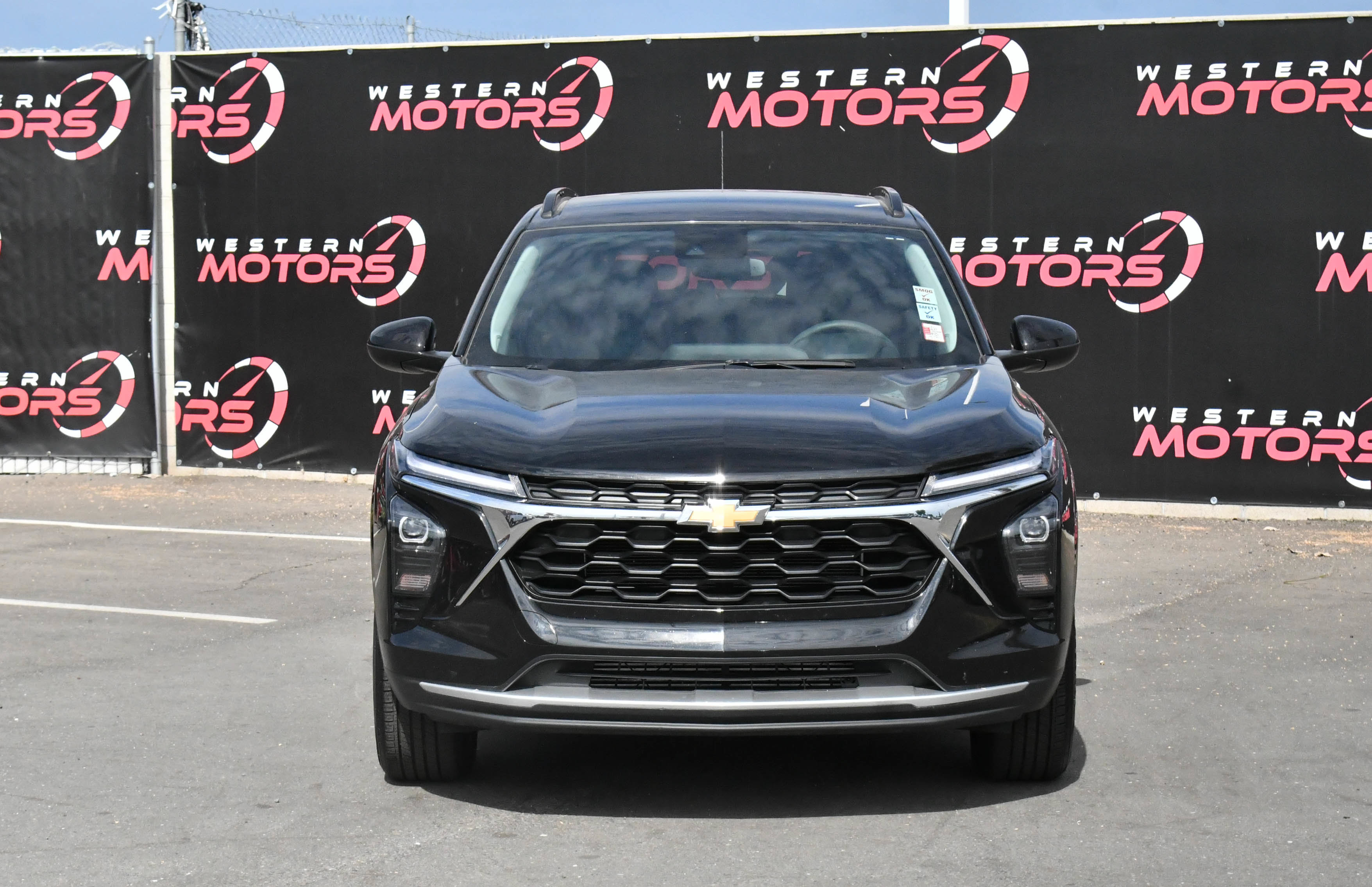 Used 2025 Chevrolet Trax LT FWD image 2