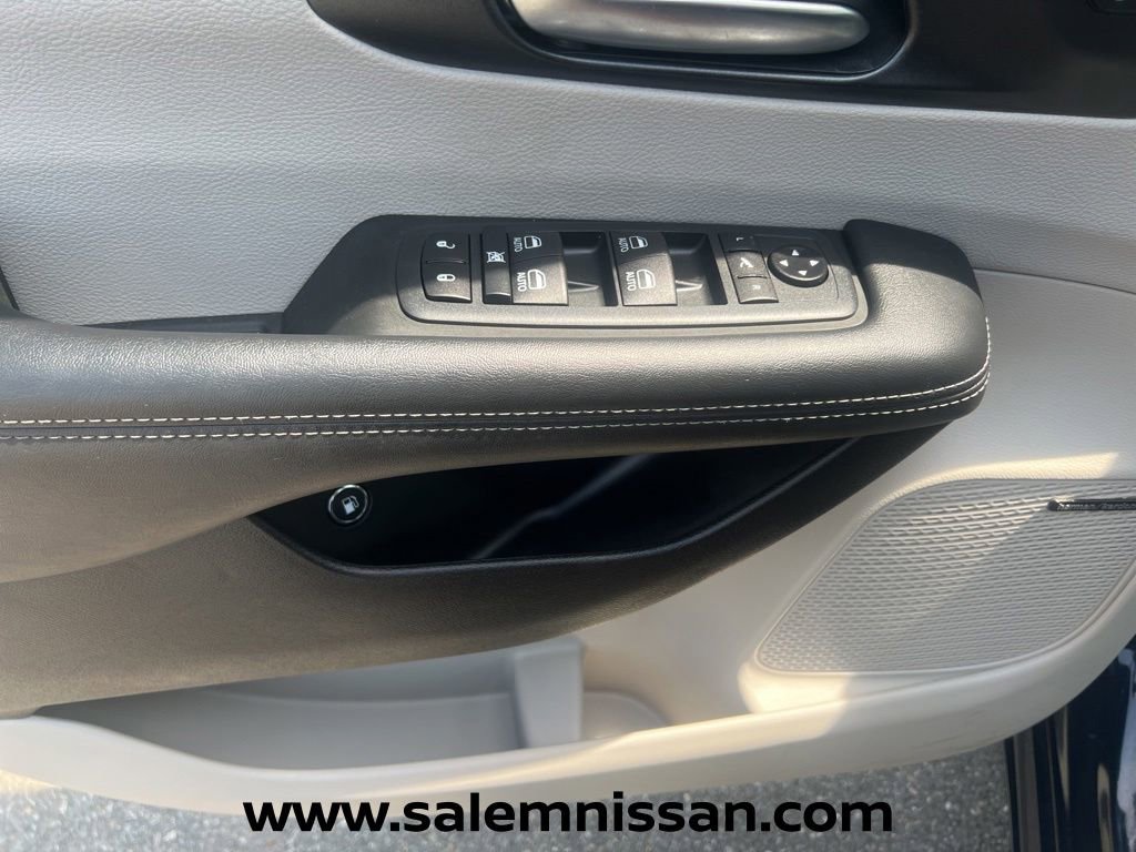 Used 2020 Chrysler Pacifica Limited FWD image 16