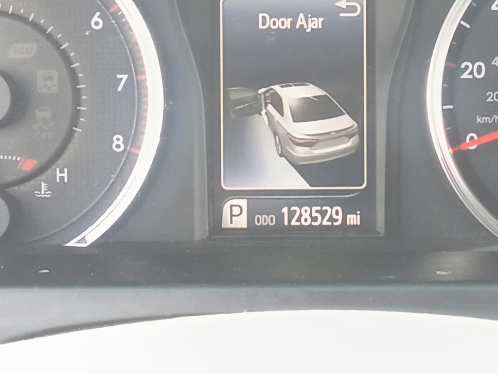 Used 2016 Toyota Camry XSE w/ Moonroof Package FWD image 23