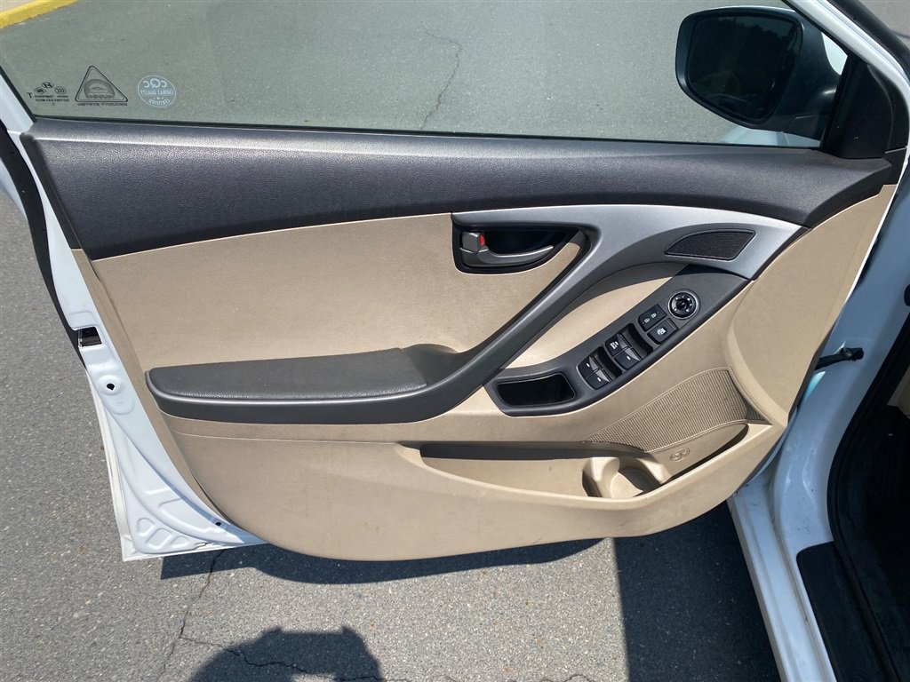 Used 2016 Hyundai Elantra SE FWD image 8