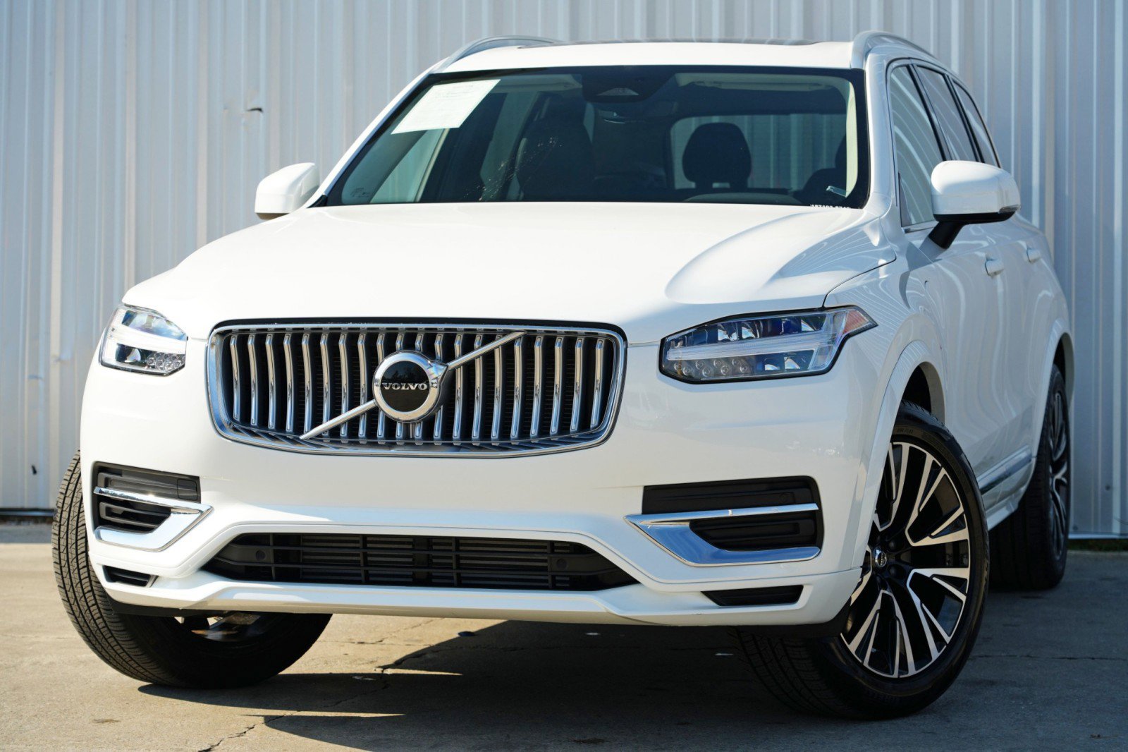Used 2024 Volvo XC90 T8 Core w/ Protection Package Premier image 3
