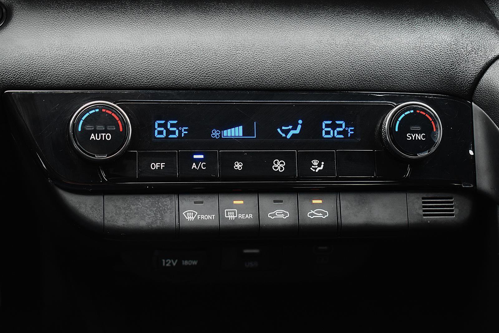 Used 2025 Hyundai Elantra Sport image 6