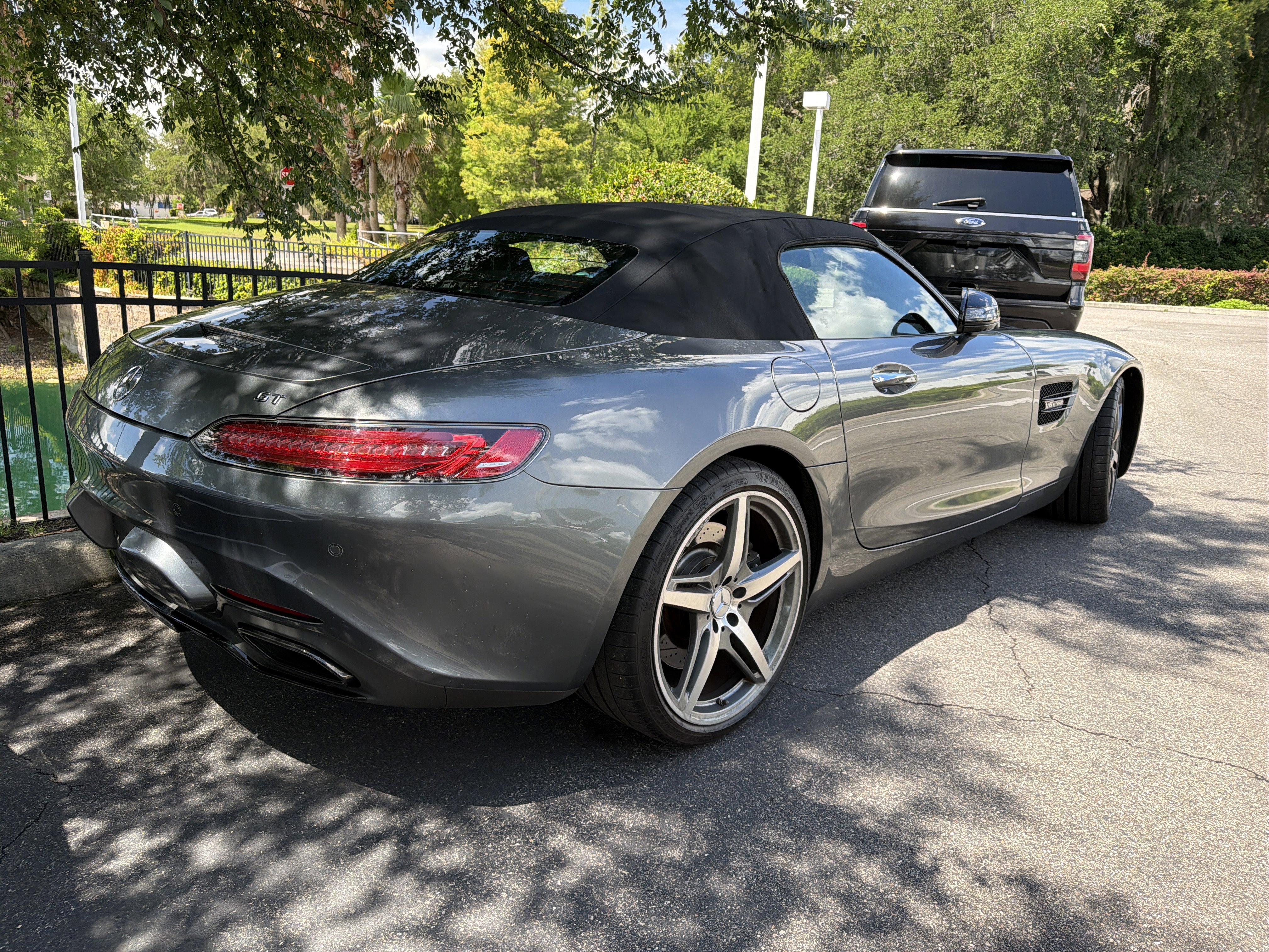 Used 2018 Mercedes-Benz AMG GT Roadster image 2