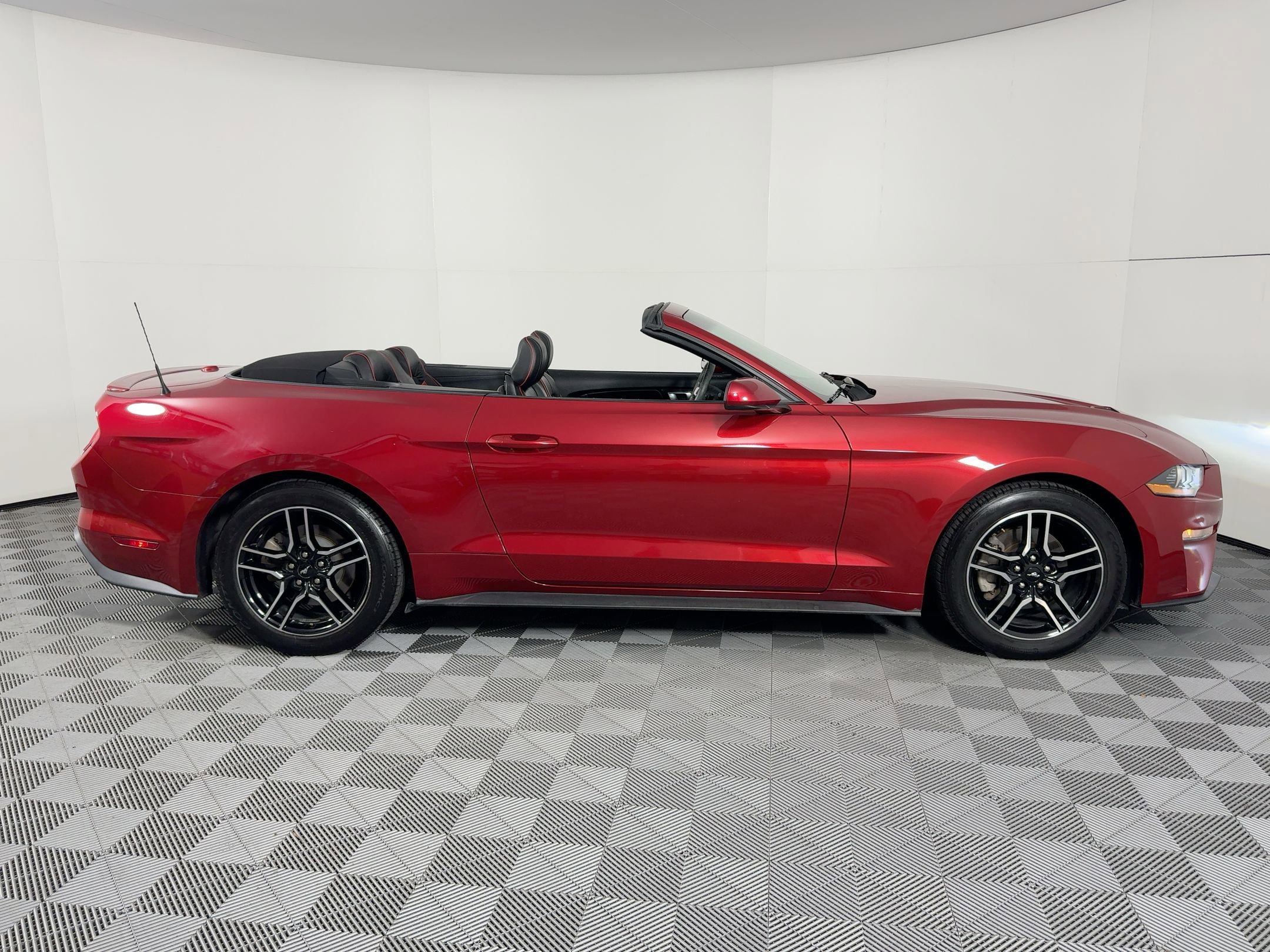 Used 2020 Ford Mustang Convertible w/ Equipment Group 101A image 8