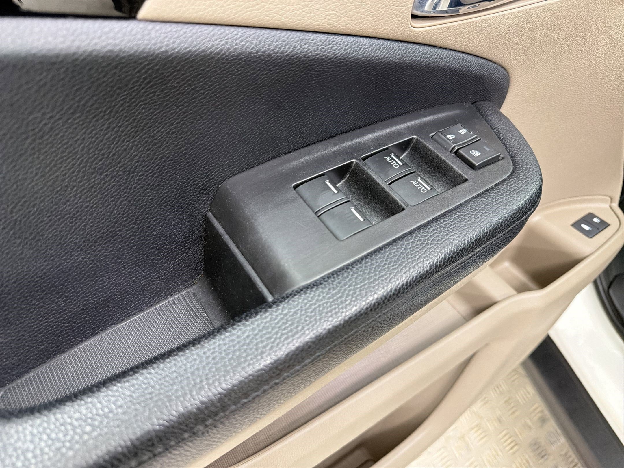 Used 2017 Honda Pilot Elite image 12