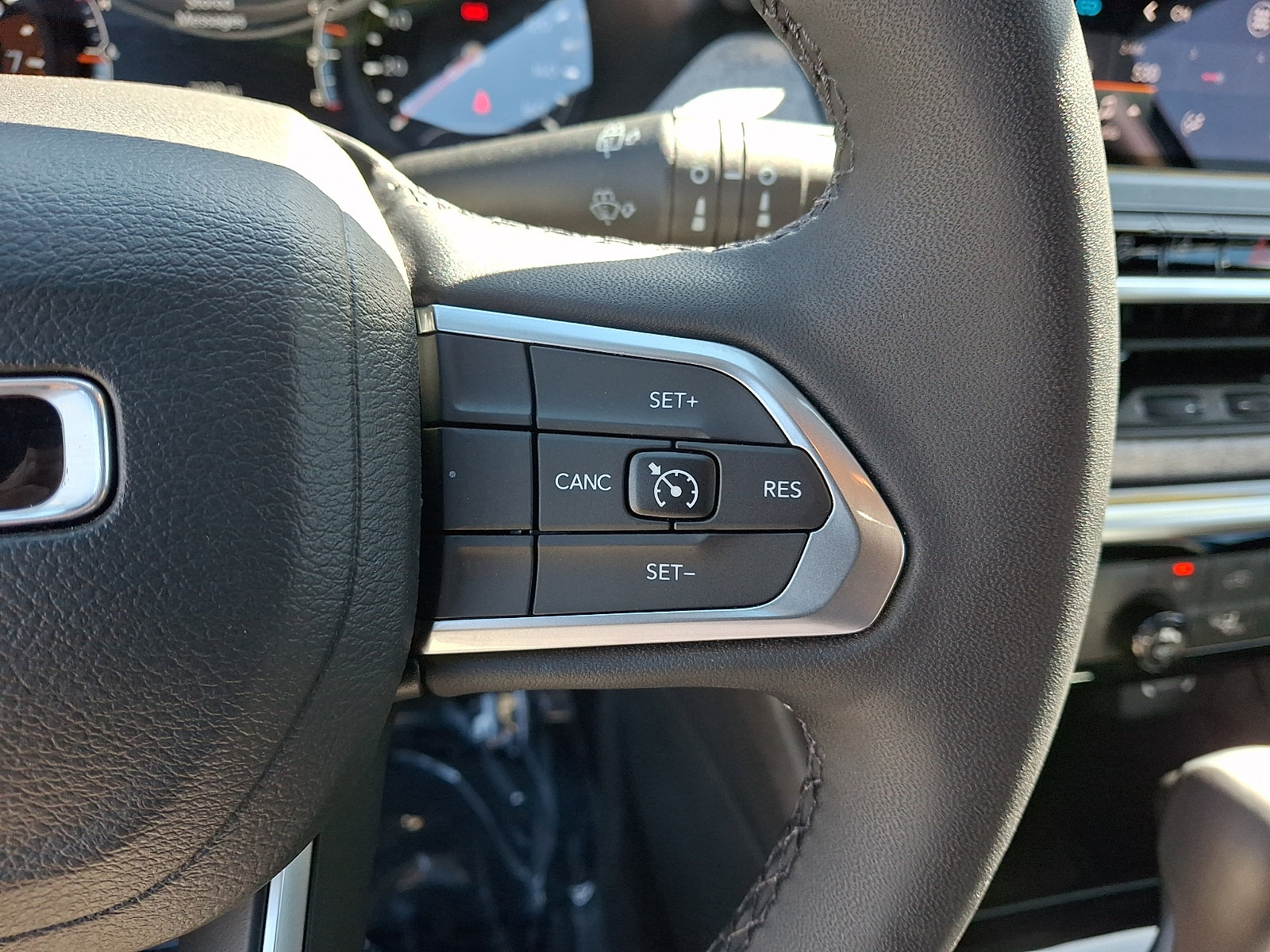 Used 2024 Jeep Compass Latitude AWD/4WD image 21