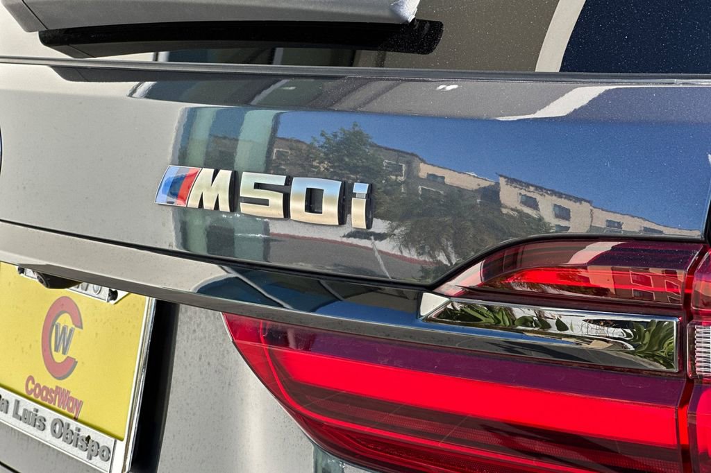 Used 2022 BMW X7 M50i image 30