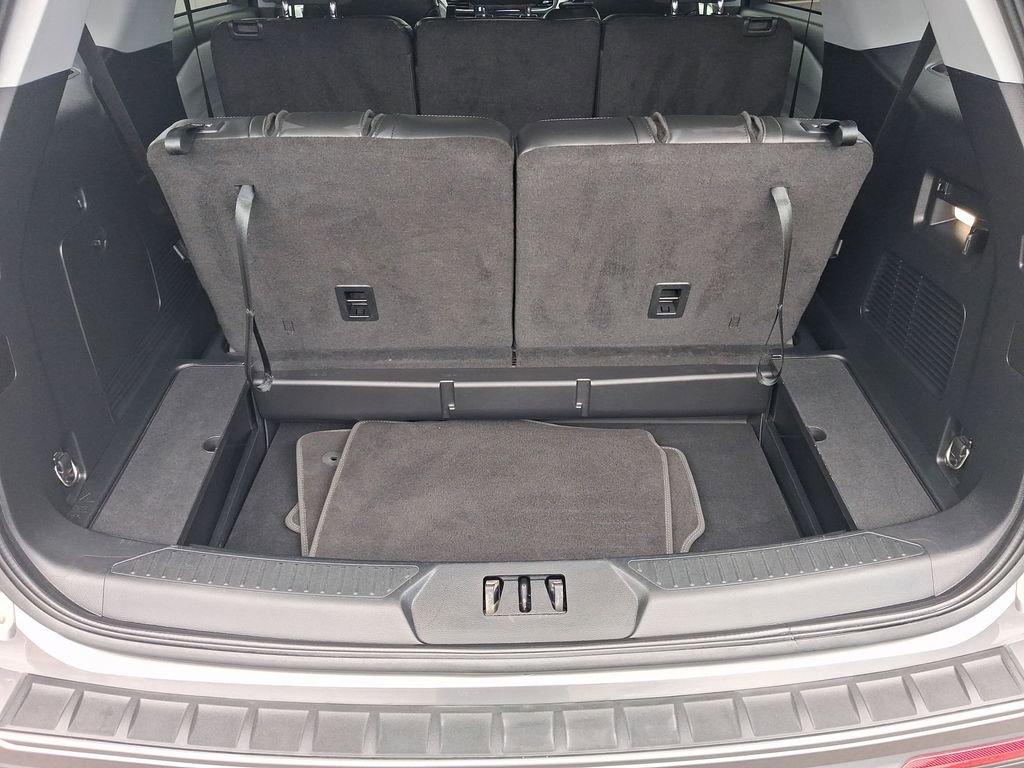 Used 2023 Ford Explorer XLT w/ Equipment Group 202A RWD image 29