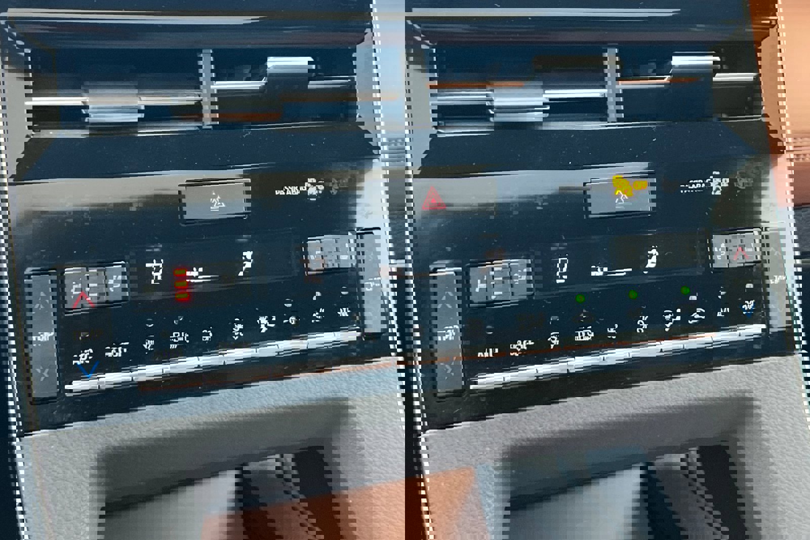 Certified 2020 Toyota Avalon Limited image 19