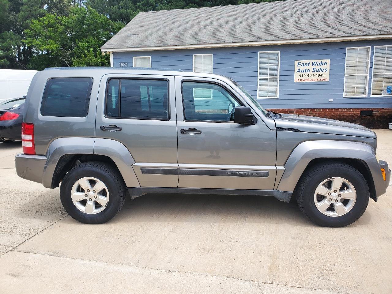 Used 2012 Jeep Liberty Sport RWD image 4