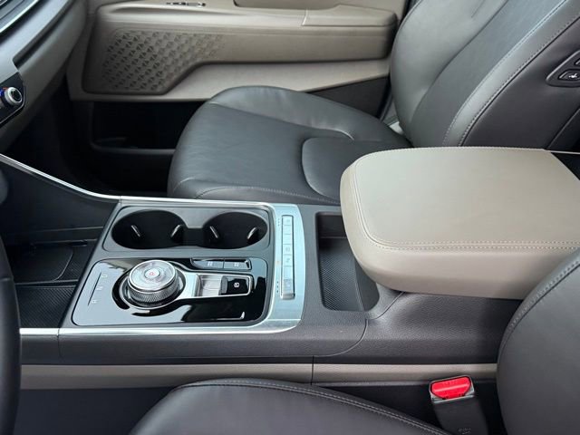 Used 2025 Kia Carnival EX FWD image 24