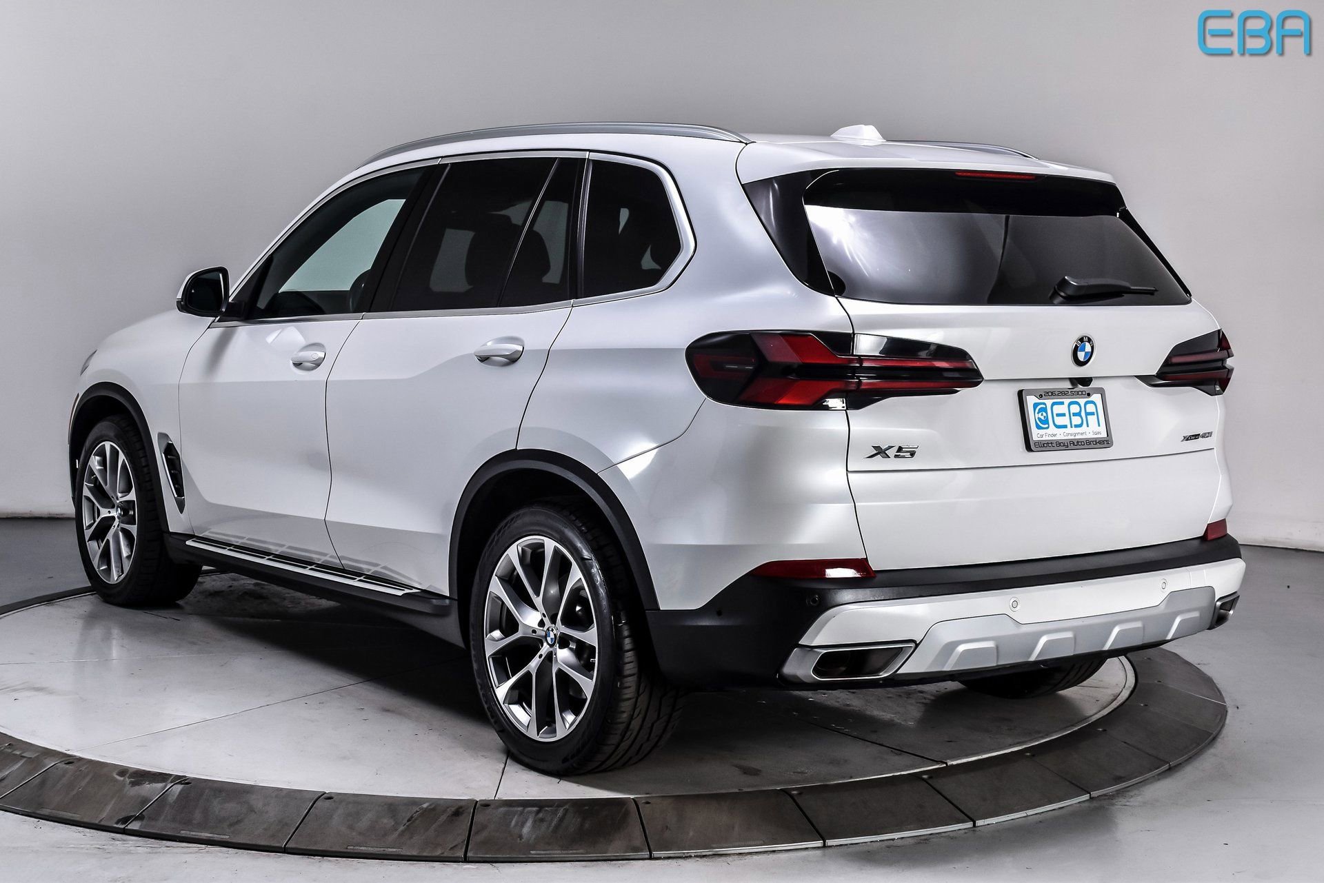 Used 2024 BMW X5 xDrive40i w/ Premium Package image 4