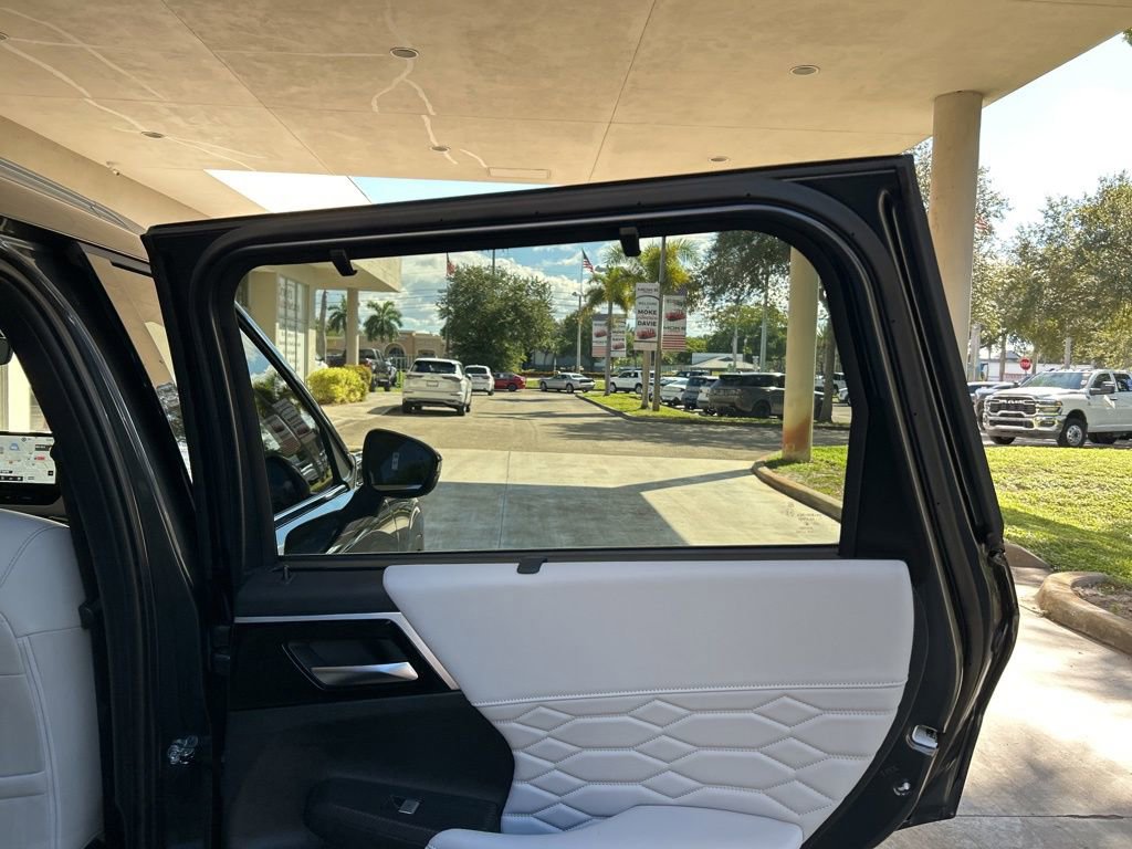 New 2025 Mitsubishi Outlander SEL image 32