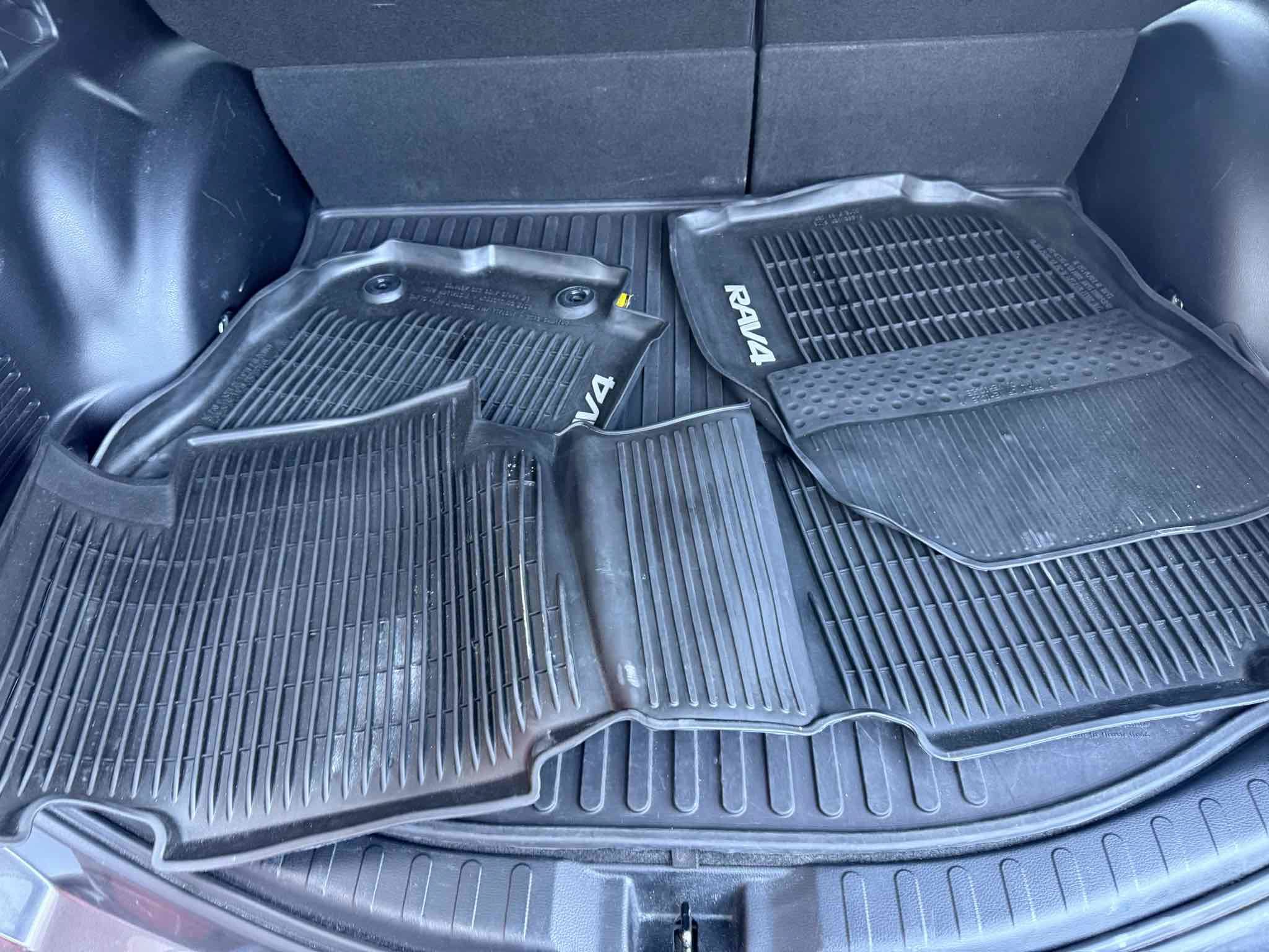 Used 2018 Toyota RAV4 LE w/ All Weather Liner Package FWD image 29