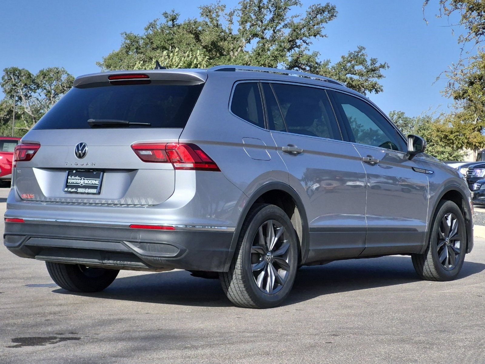 Used 2022 Volkswagen Tiguan SE FWD image 5