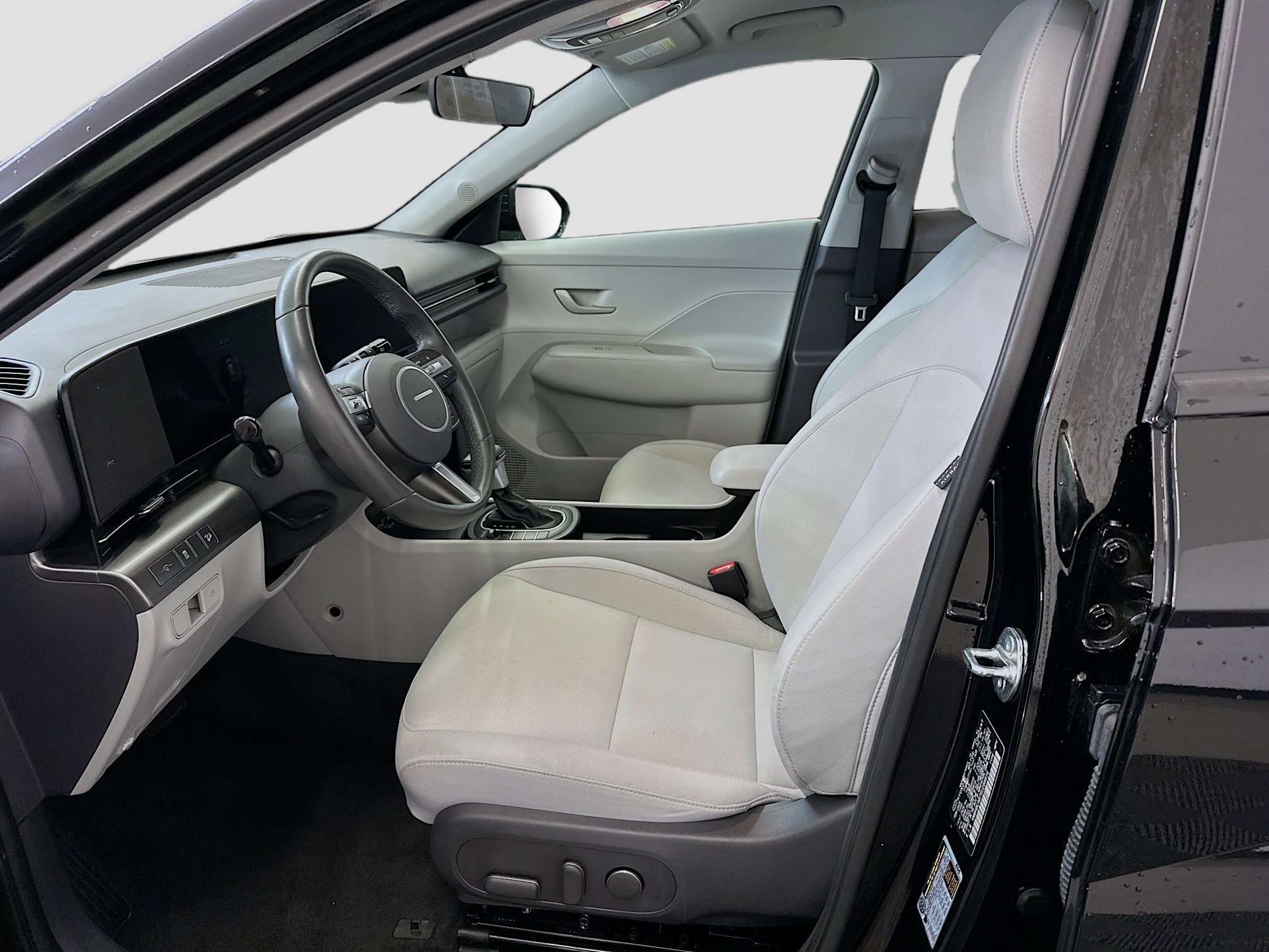 Used 2025 Hyundai Kona SEL image 13