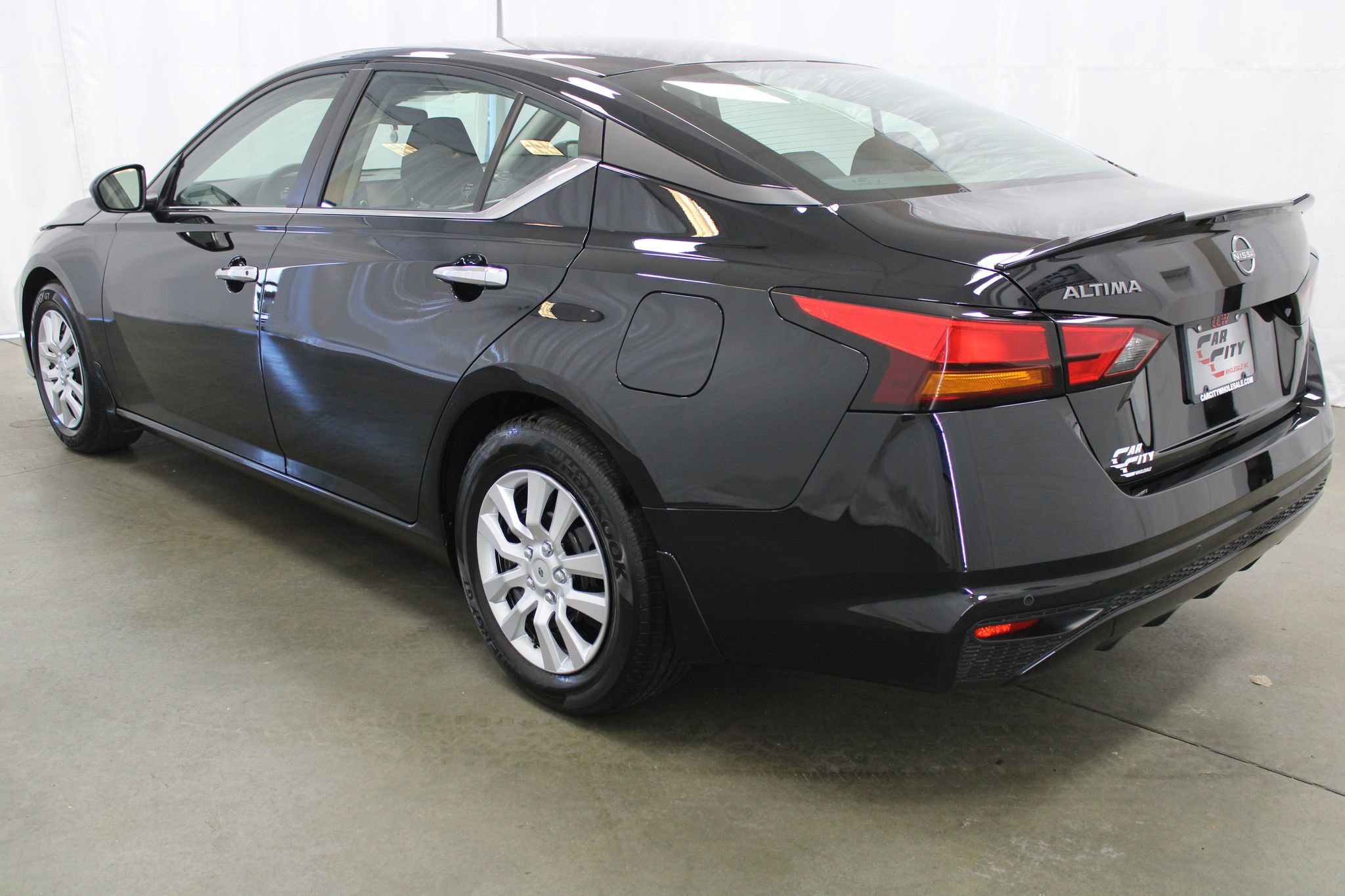 Used 2024 Nissan Altima 2.5 S FWD image 7