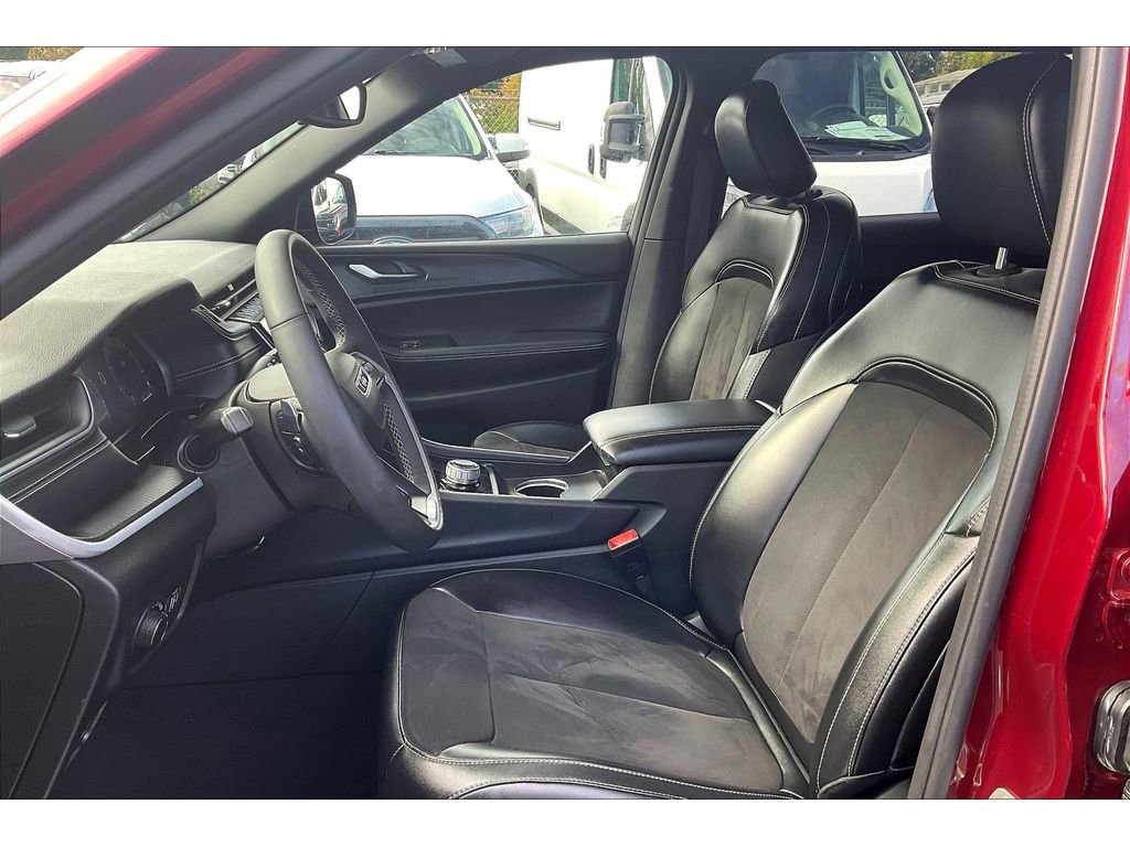 Used 2024 Jeep Grand Cherokee L Laredo image 25