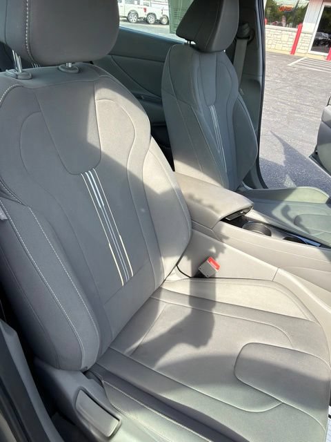 Used 2025 Hyundai Elantra SEL FWD image 23