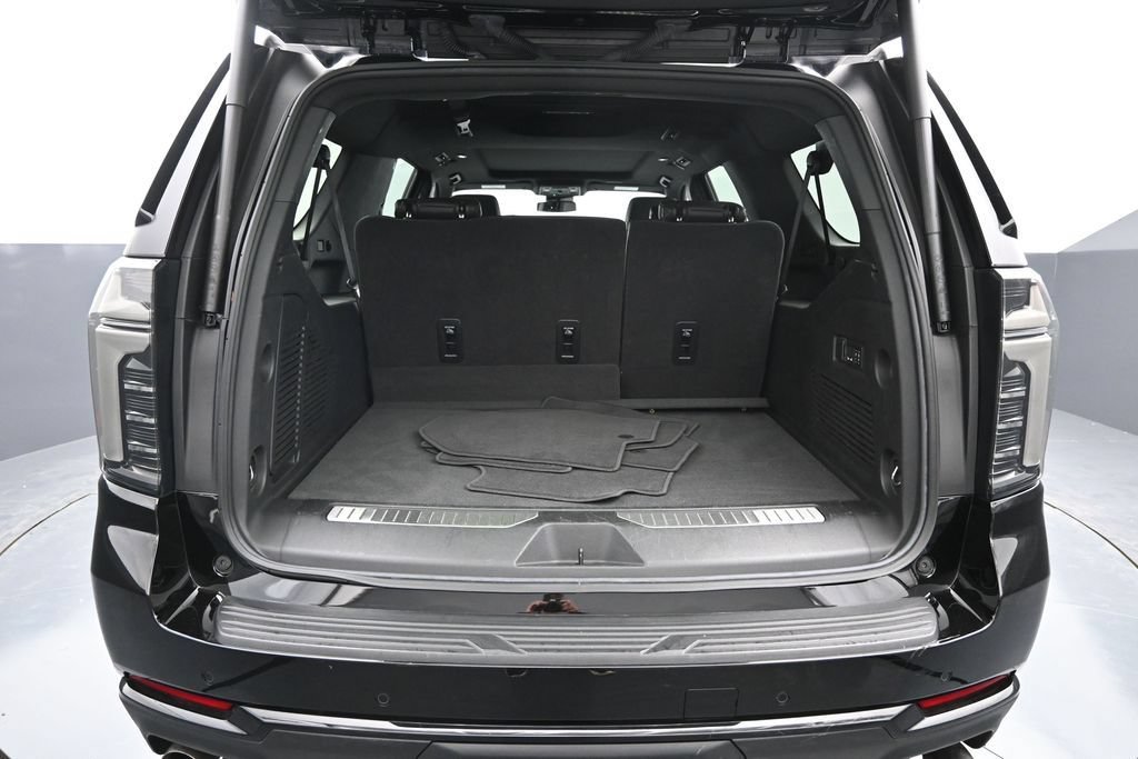 Used 2025 Chevrolet Suburban RST w/ Comfort Package AWD/4WD image 13