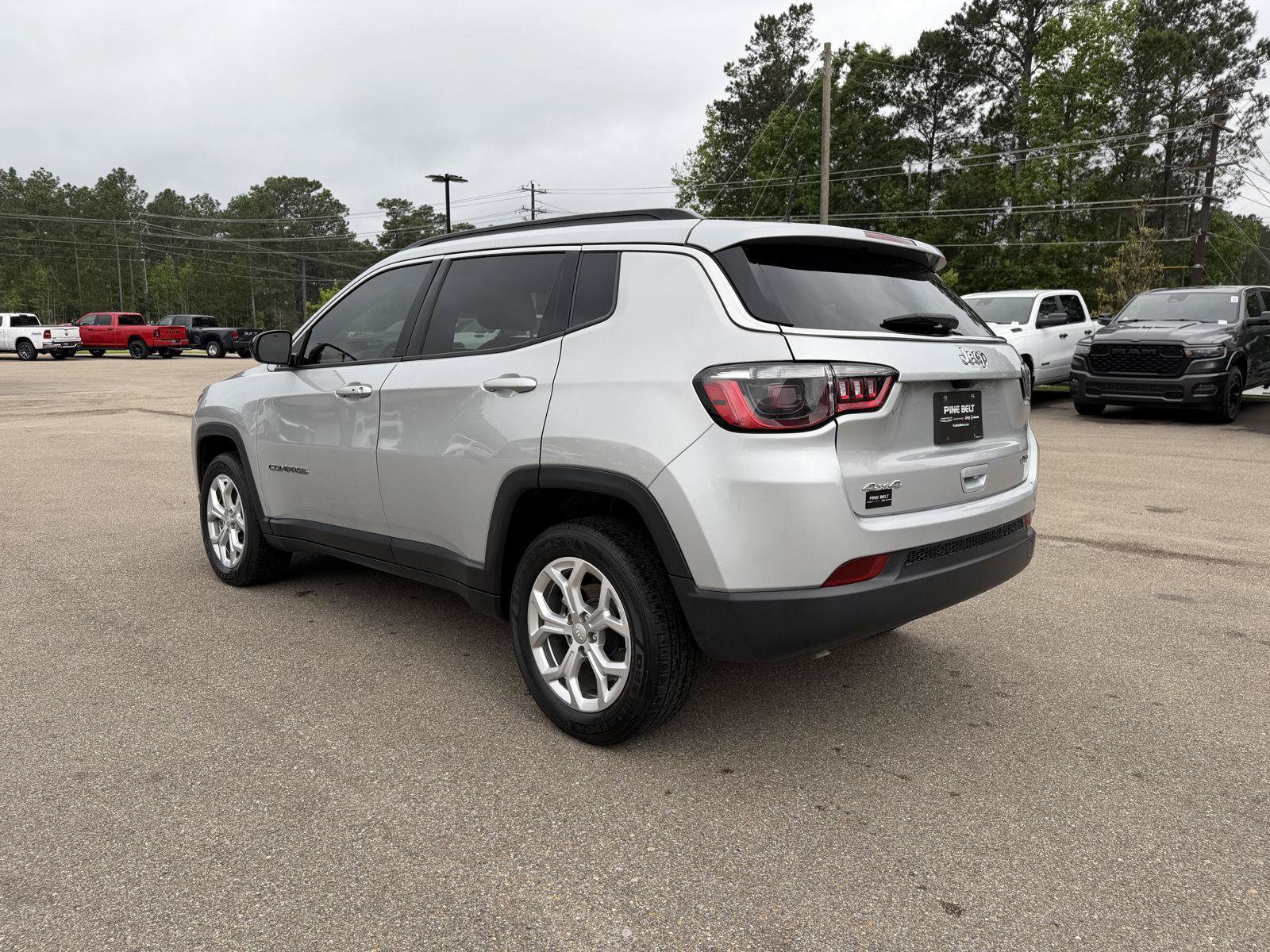 Certified 2024 Jeep Compass Latitude AWD/4WD image 4
