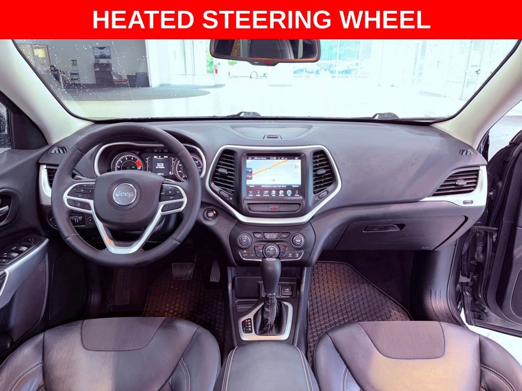 Used 2018 Jeep Cherokee Latitude Plus w/ Comfort/Convenience Group FWD image 9